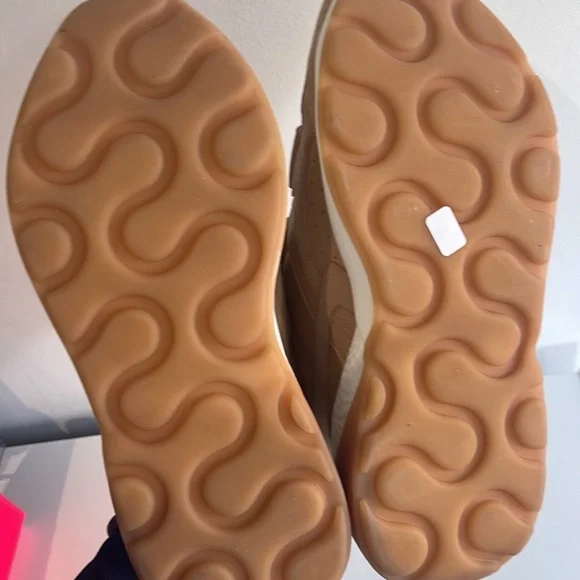 Stella McCartney tan leather Velcro sneakers - Picture 4 of 5